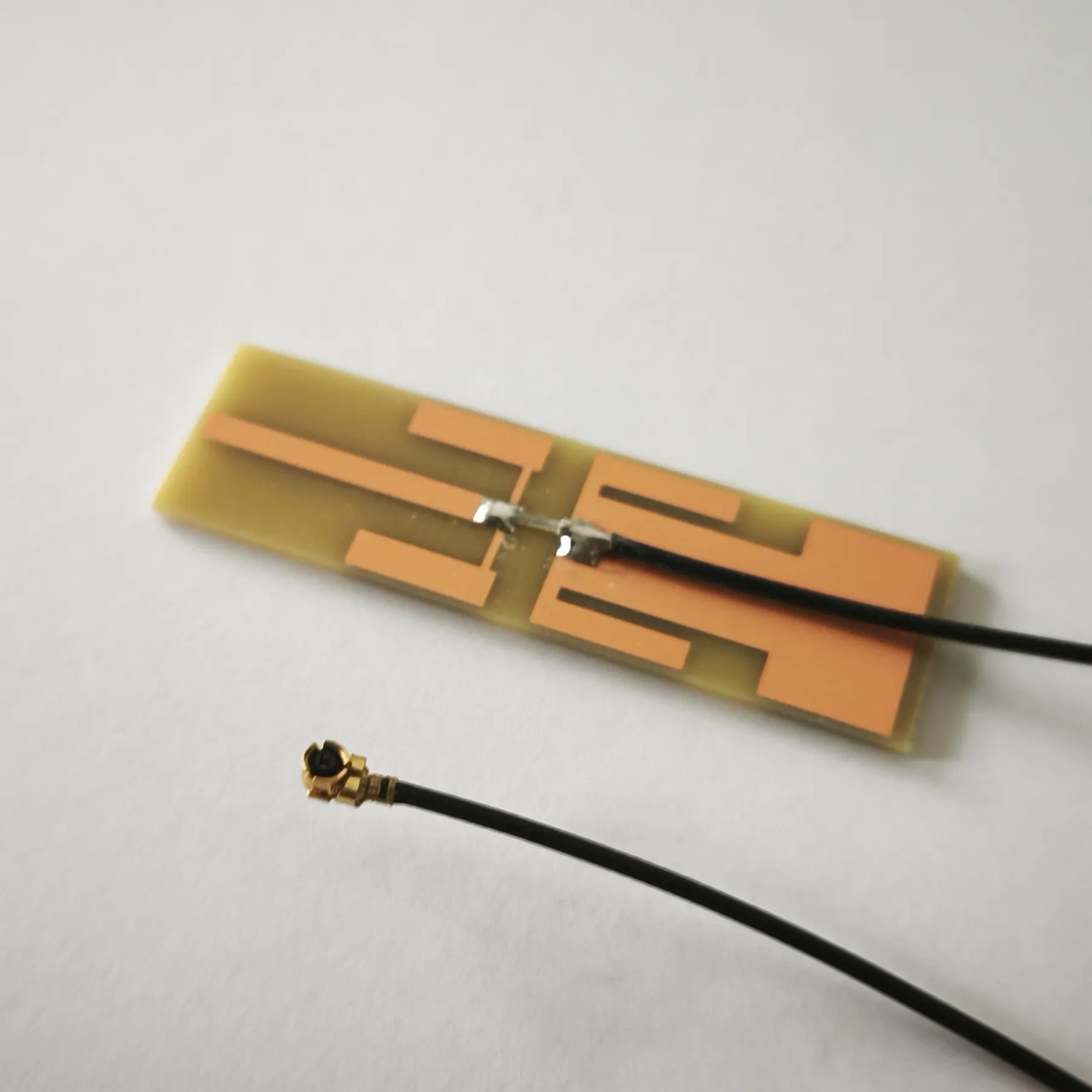 Tri-Band PCB Antenne Bild 4 anzeigen