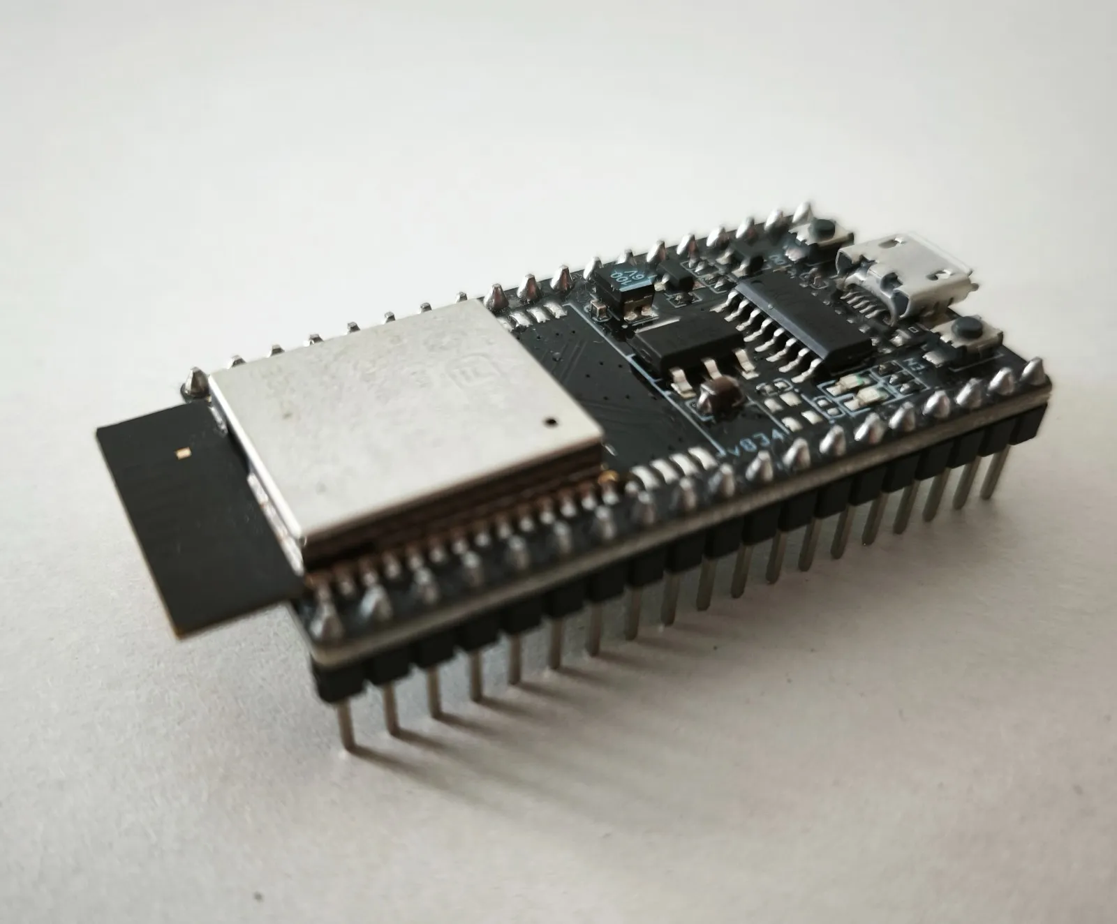 ESP32-WROOM-32E Mikrocontroller Bild 2 anzeigen